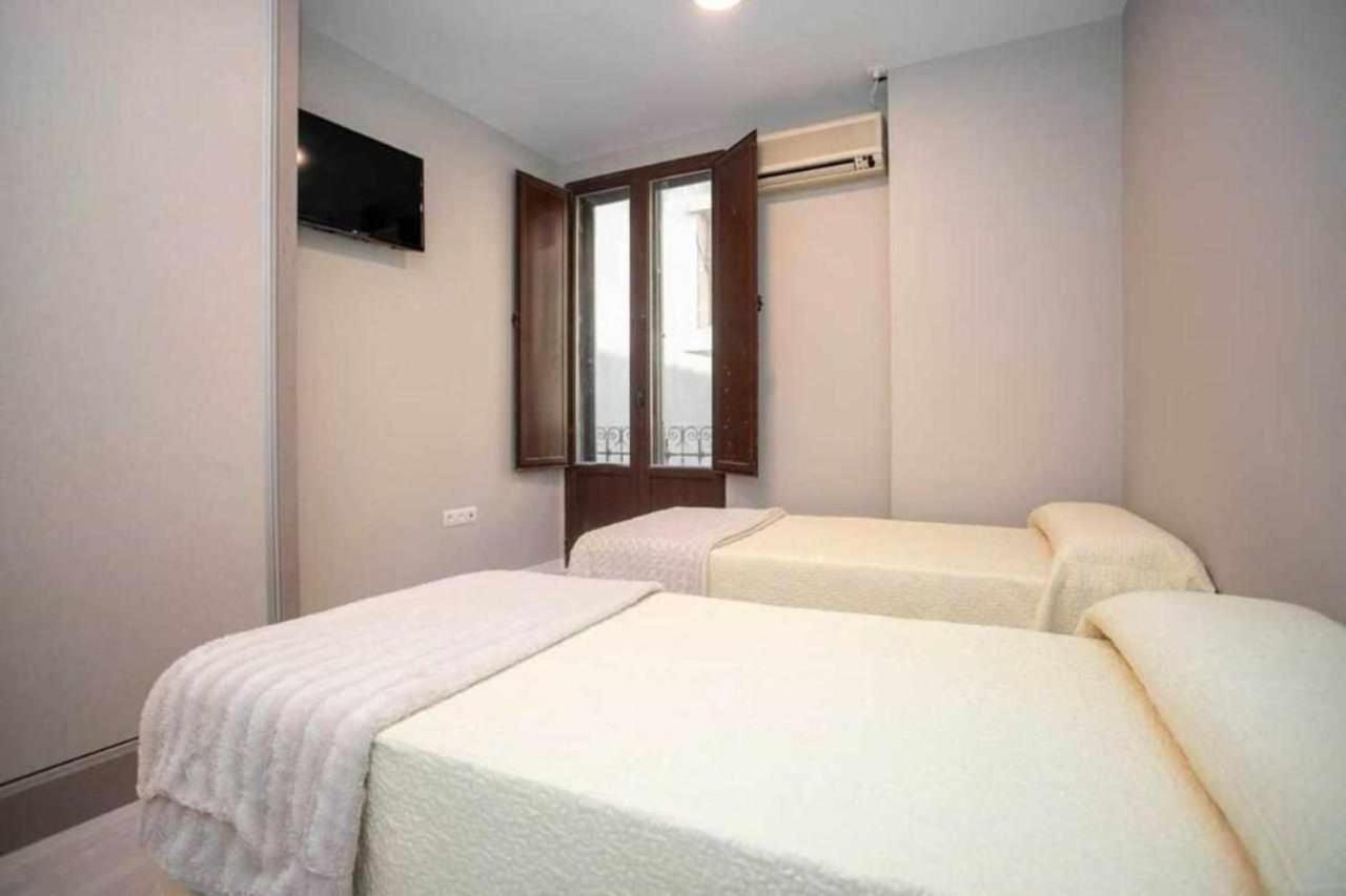 Hostal Viena Plaza Nueva — Photos 2